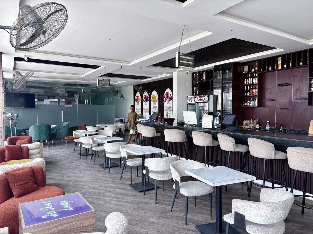 Beeshop's Place outdoor dining