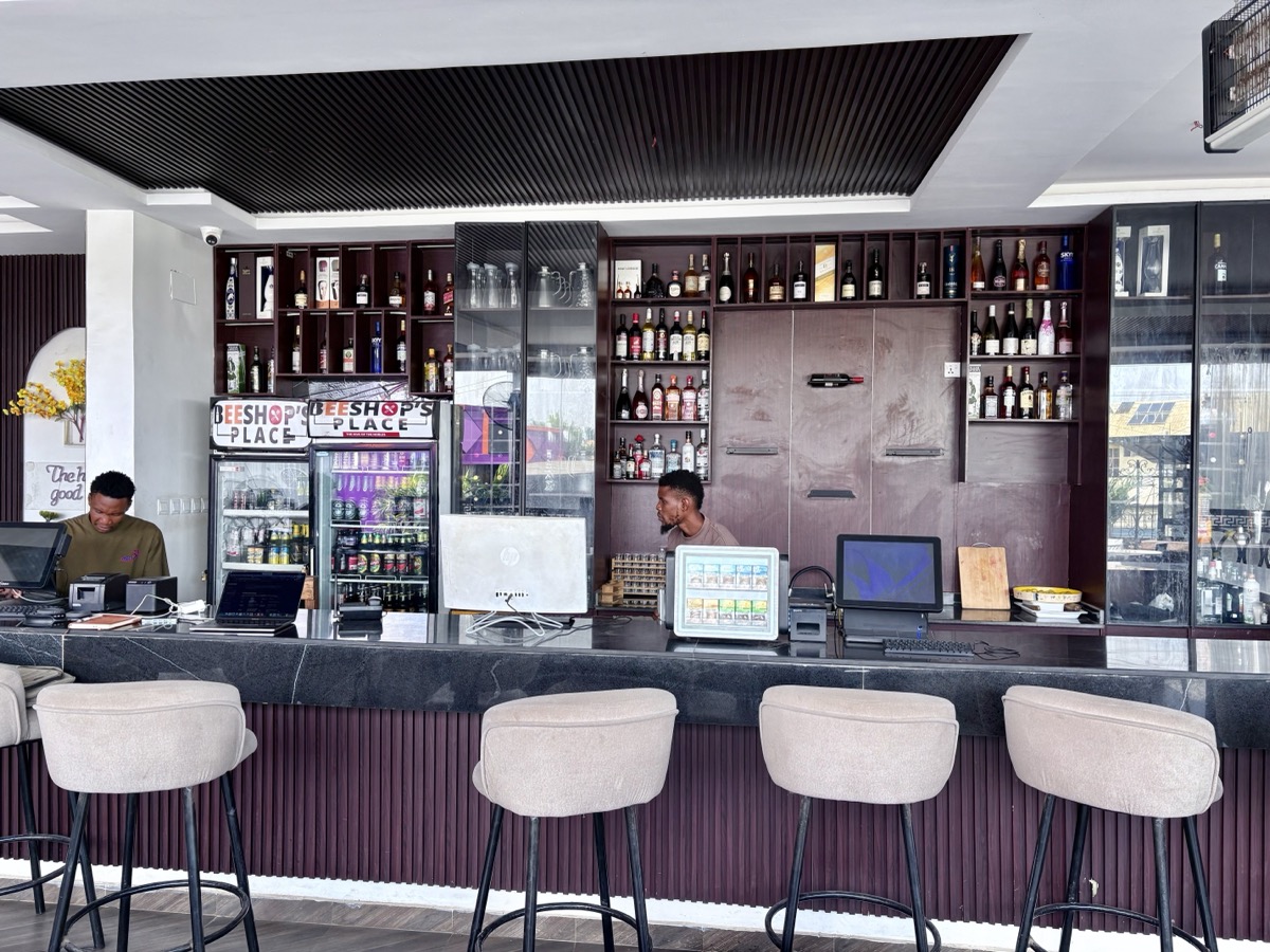 Beeshop's Place ambiance